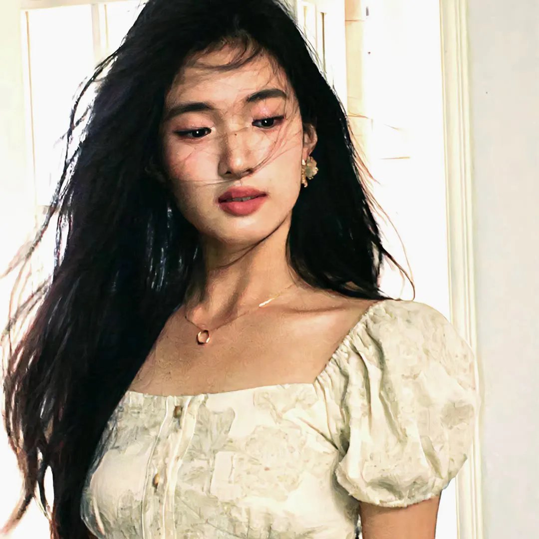 色肉毒蝎女海报